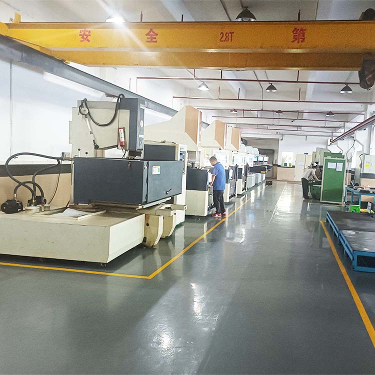 模具加工設備，火花機加工